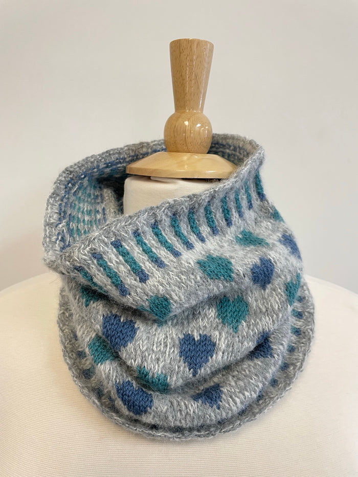 Valentine Cowl