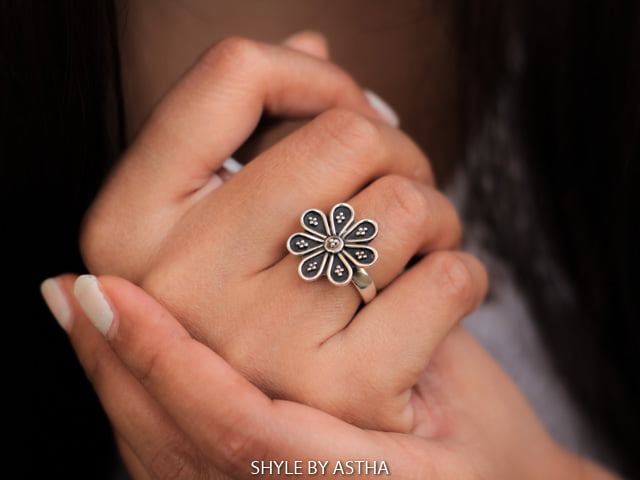 Adya Mini Flower Ring