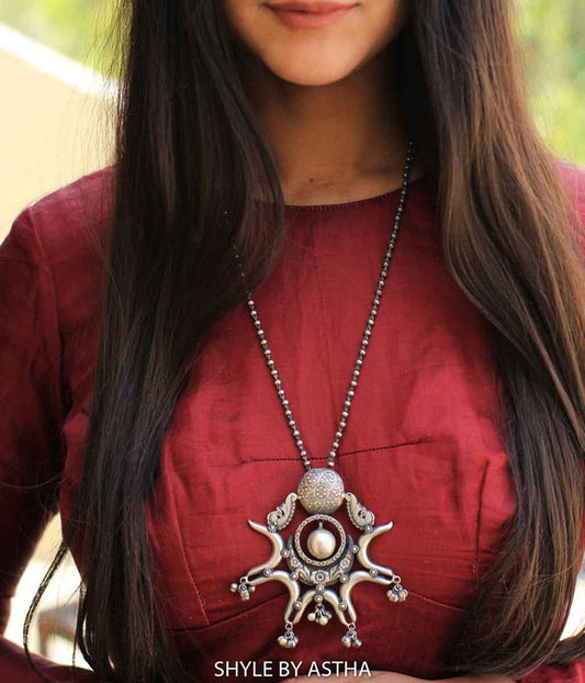 Anvaya Detailed Classic Necklace