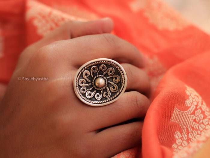 Anvaya Embossed Chitai Ring