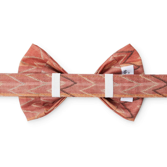 THE FOGGY DOG’s DOG BOW TIE (STANDARD, ST. FRANK CHEVERON KILIM) features a rust-colored fabric with a subtle beige chevron pattern, handcrafted and inspired by Turkish kilim, shown on a white background.