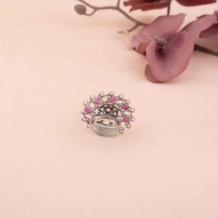 Essence Scintillating Embossed Ring