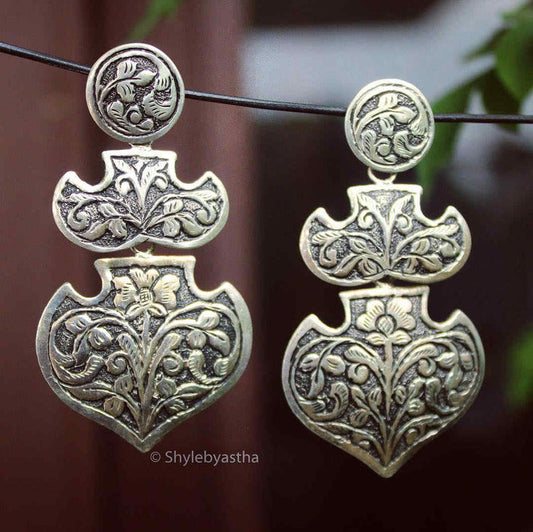 Mizoya Chitai Flora Detailed Earrings