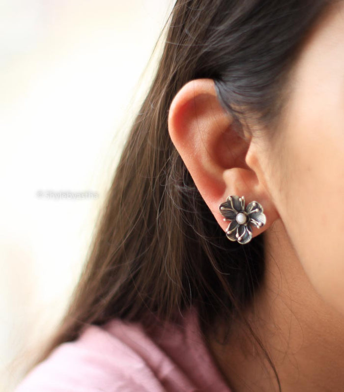 Qurbat Flower Knot Earrings
