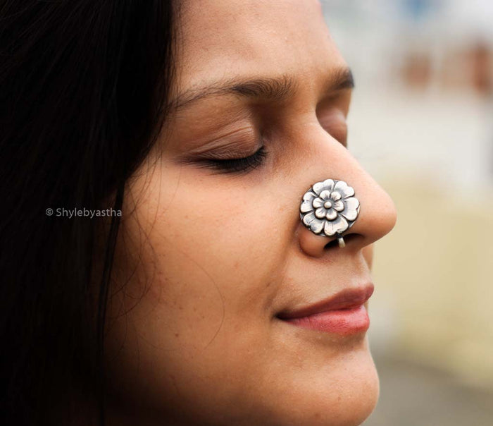 Qurbat Flower Nose Clip On