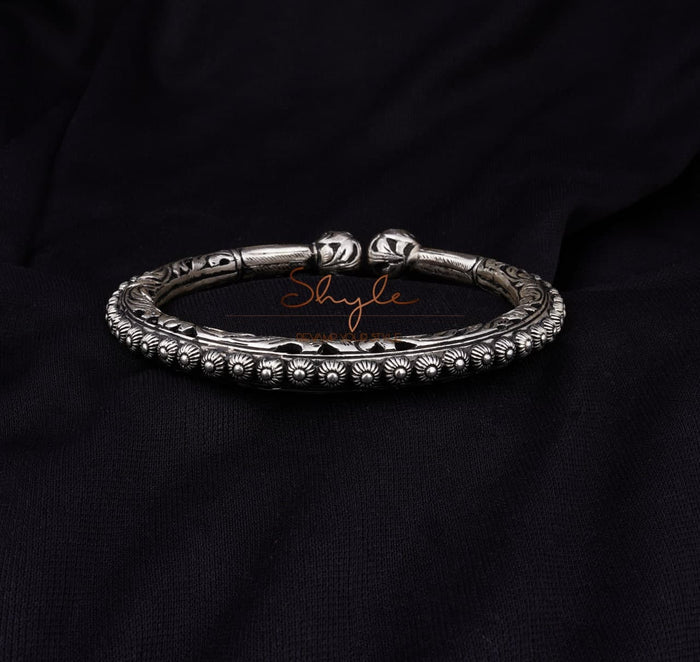 Tattva Chitai Intricate Ankle Kada front
